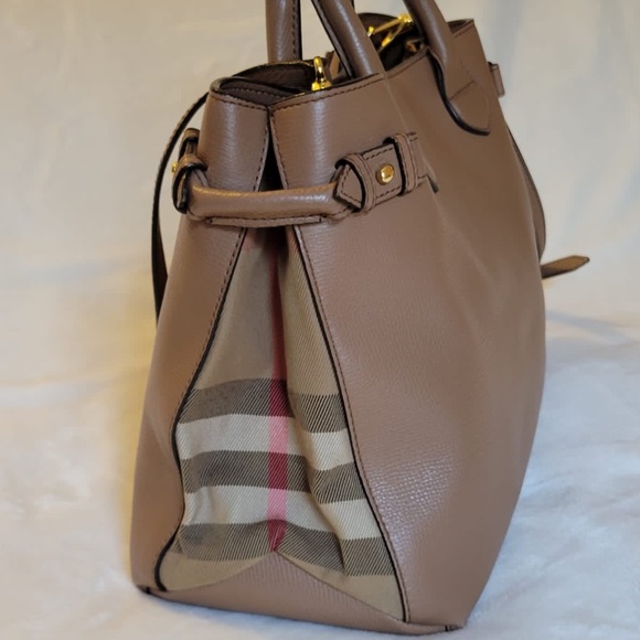 Authentic Burberry medium "The Banner" Hand Bag! In absolute perfect condition. - Picture 4 of 7